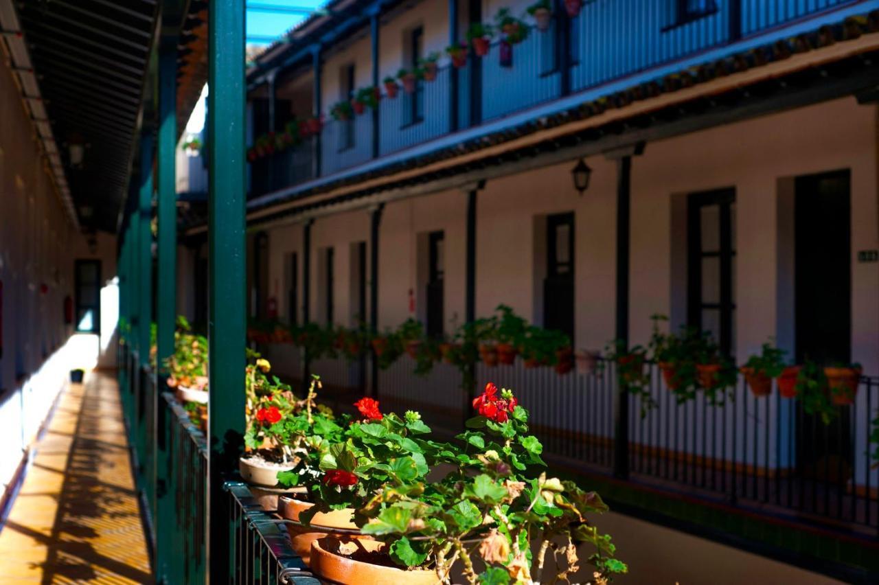Hoteles Del Sur Sevilla Bagian luar foto